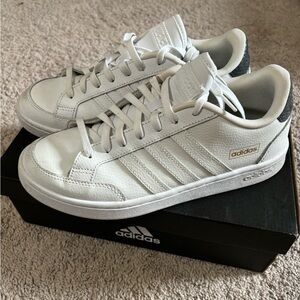 Women’s Adidas Grand Court SE!